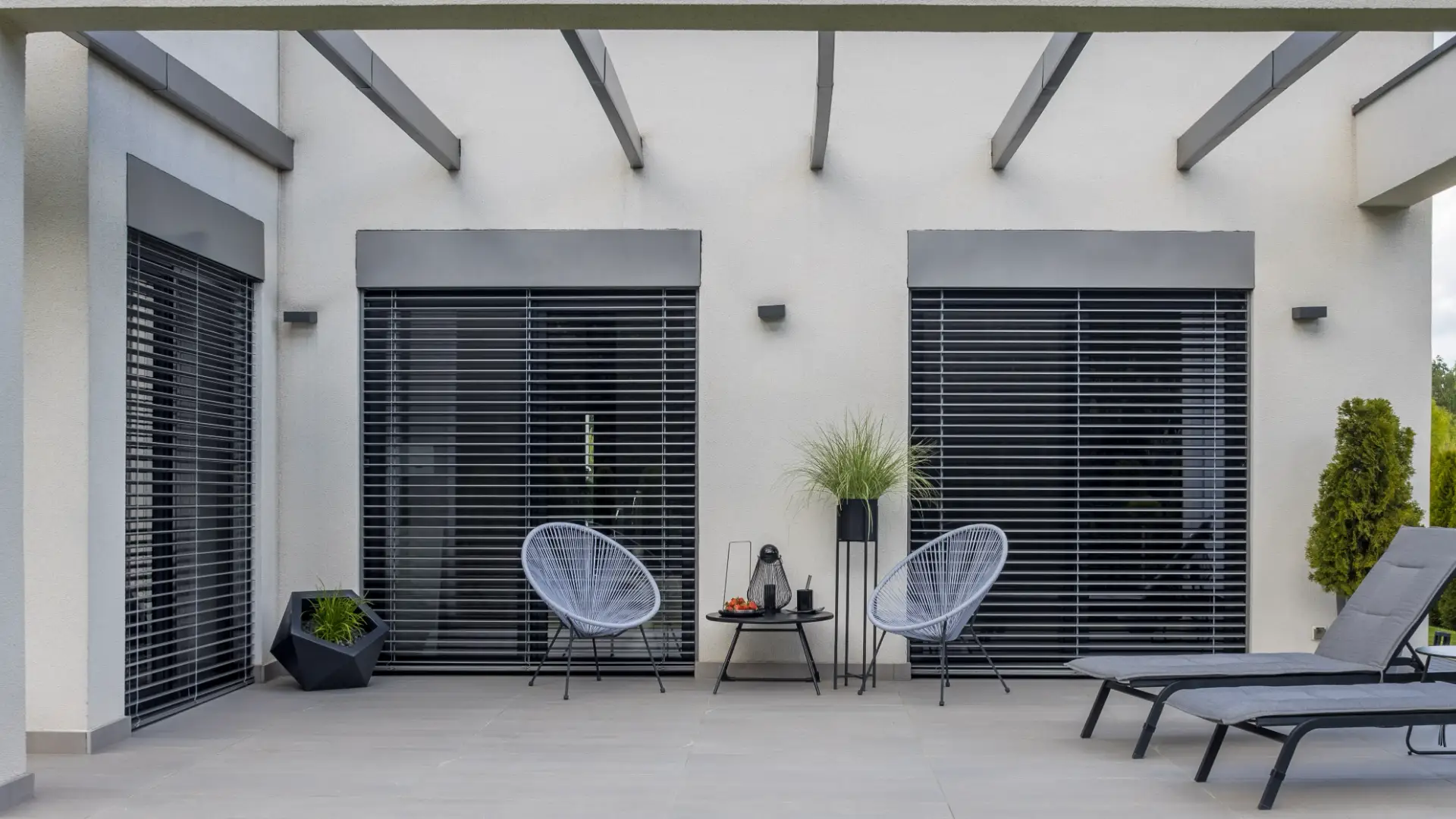 Why Aluminum Outdoor Furniture Is Ideal for Coastal Homes