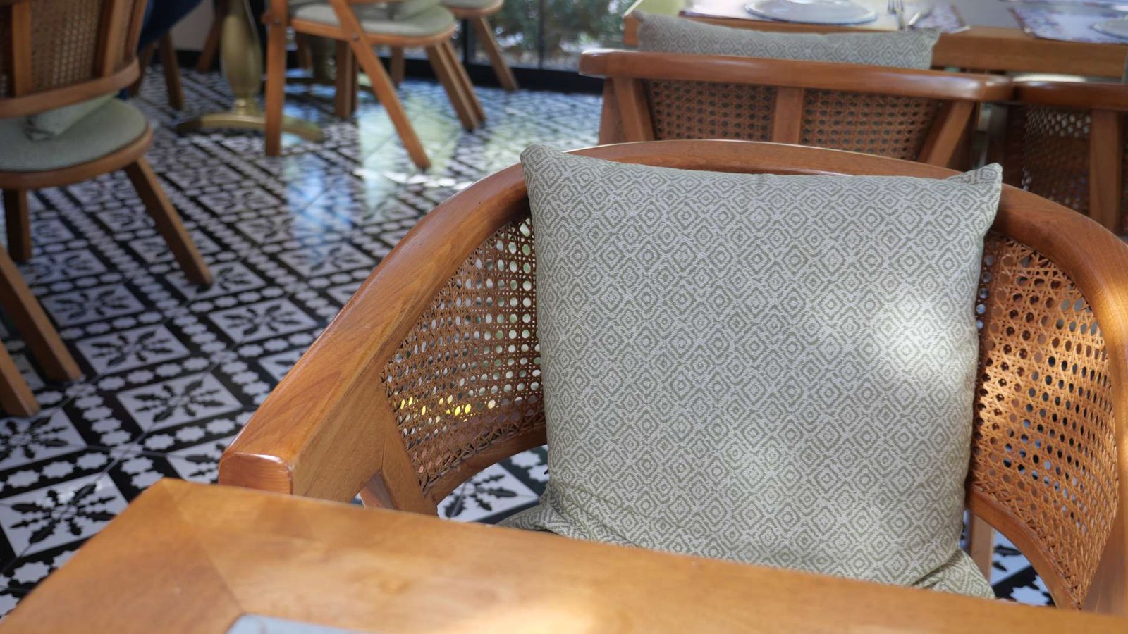 Teak vs. Synthetic Rattan: Which Outdoor Furniture Material Lasts Longer for Export-Quality Durability?