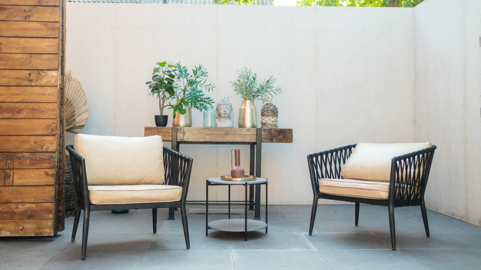 Premium Outdoor Furniture: A Complete Guide to Weather-Resistant Garden Furniture for Residential & Commercial Projects